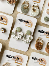 Load image into Gallery viewer, Posey