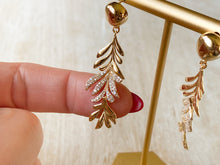 Load image into Gallery viewer, The Golden Fern