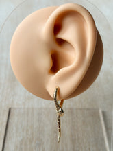 Load image into Gallery viewer, Serpentine Hoops
