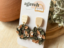 Load image into Gallery viewer, Magnolia Wreaths
