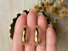 Load image into Gallery viewer, Elodie Hoops
