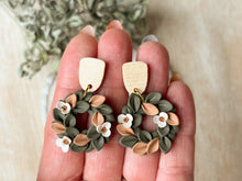 Load image into Gallery viewer, Magnolia Wreaths
